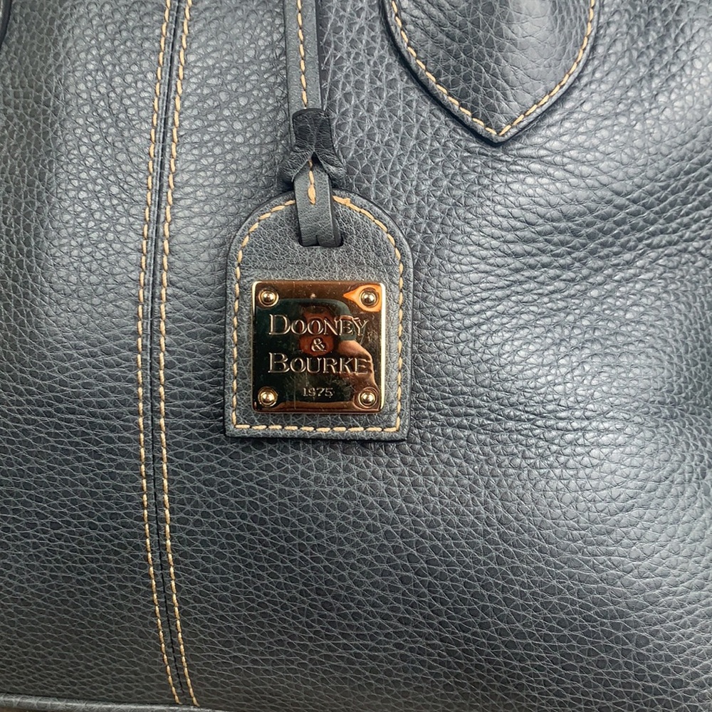 ❌TRADED
Dooney & Bourke Gray Pebbled Genuine Leather Purse Handbag - Picture 6 of 16